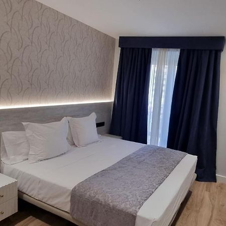 Ch La Petite Maison - Boutique - Madrid Luaran gambar